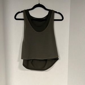 Lululemon woman’s sz 4 2 pc tank top.